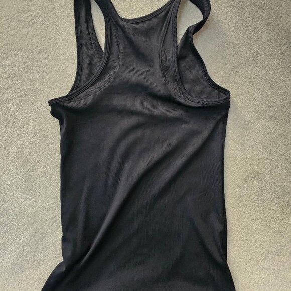 Women's HeatGear UNDER ARMOUR Black tank sz medium - Picture 2 of 4